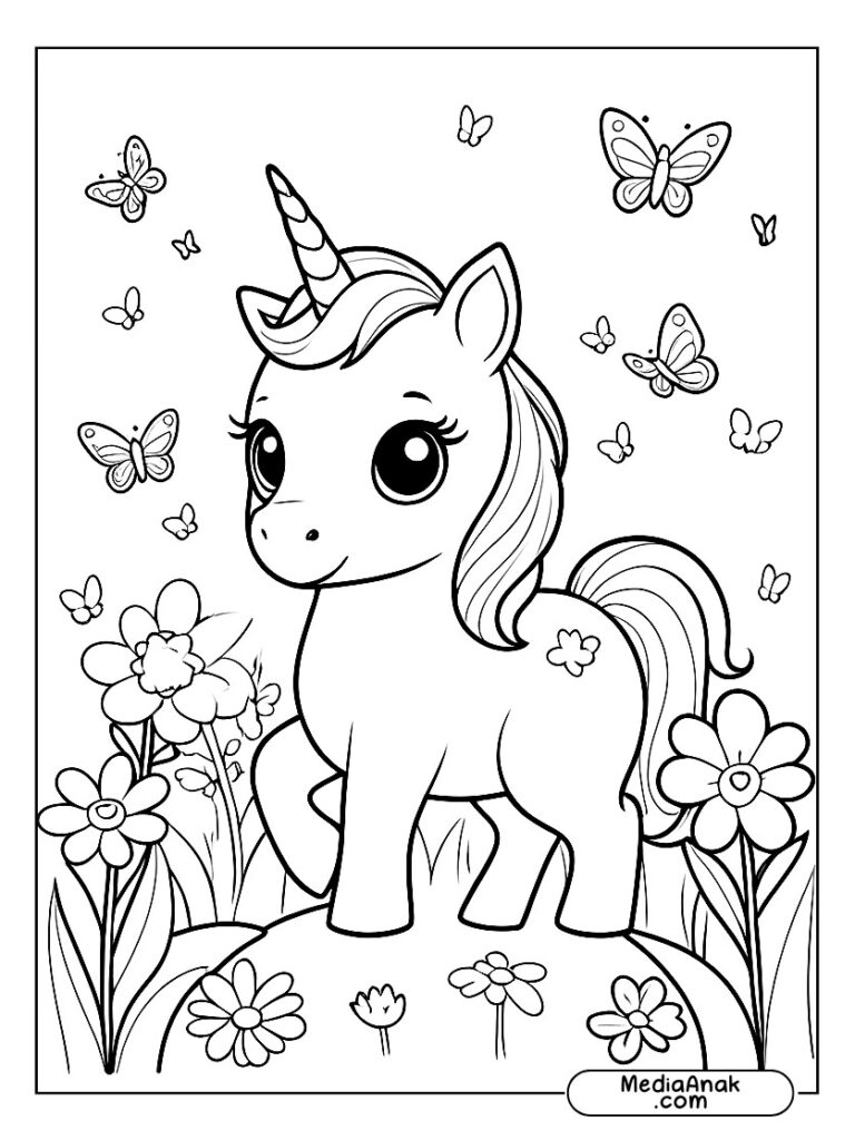 Bayi unicorn bermain di padang rumput dengan kupu-kupu.